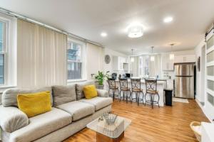 Explore! Charming Home 1 Mi to Downtown Tourist base, Rochester