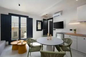 White Orchid Apartments, Messaria