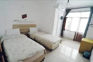 Miss Hotel Karya, Oren