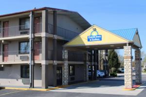 Days Inn & Suites by Wyndham on I-44, Springfield