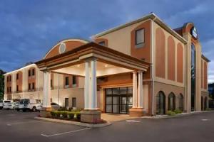 Days Inn & Suites by Wyndham, Murfreesboro