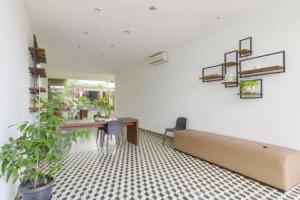 RedDoorz Plus @ Demangan Gejayan Guest house, Yogyakarta