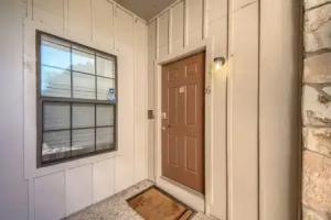 Ss 6b Teckelhaus 2 Bedroom Condo by RedAwning, New Braunfels