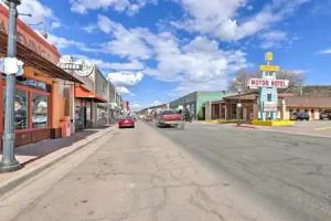 Modern Retreat: 3 Blocks to Dtwn + Rte 66 Tourist base, Williams