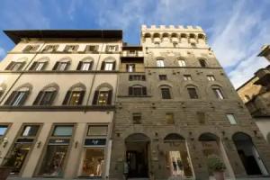 Residenza d'Epoca Antica Torre di Via Tornabuoni, Florence