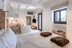 Stema Suite 1 Tourist base, Adamas