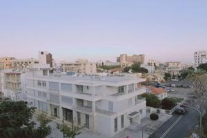 104 NIC - 303 Stay Cosmo City Suite Apartments, Nicosia