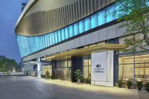 DoubleTree by Hilton Riverside - Close to Panda Base and East Railway Hotel, Chengdu