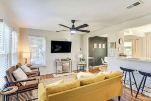 2 Blocks to At&t Stadium: Sports Fan Headquarters! Tourist base, Arlington