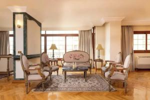 Lascaic 3bdrm at Ard El-Golf Apartments, Cairo