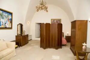 Asha Luxury Suites, Fira