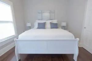 Laurel Coral-Sleeps 5-Studio, San Antonio
