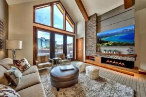Luxury Three Bedroom Steps From Heavenly Village Condo by RedAwning, Stateline