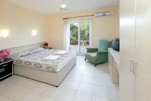 Club Aqua Hotel, Torba