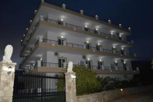 Mihalis Apartments, Himare