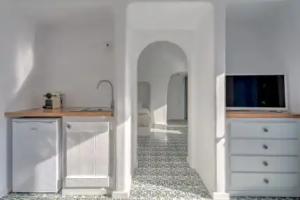 Luna Santorini Suites, Pirgos