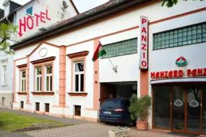 Manzard Panzio, Budapest