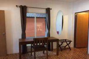 Paradise Beachfront Bungalows Hotel, Kradan