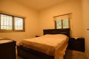The Garden Apartment, Nazareth