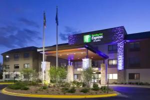 Holiday Inn Express & Suites Minneapolis – West End by IHG, Minneapolis