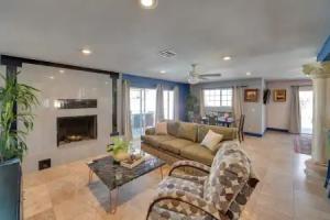 Elegant Home w/ Pool Table: 3 Mi to Vegas Strip! Tourist base, Las Vegas