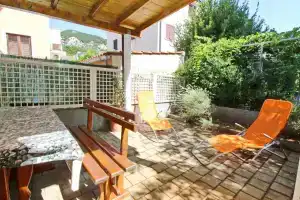 Apartment Krleža, Baska