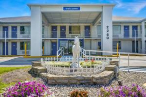 Motel 6 East, Lexington
