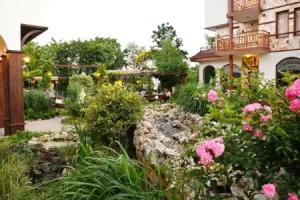 Hotel Hanat, Saints Constantine and Helena
