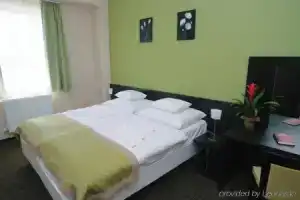 WHB Hotel, Gyor