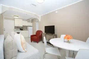 335 Ocean Walk Apartments, Miami Beach