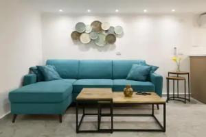 Apartment with jacuzzi & pool table, center close to Bahai Garden, Haifa