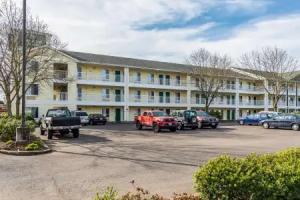 HomeTowne Studios By Red Roof - Springfield, Eugene