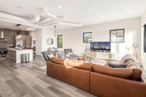 Work Of Art -3 Bedroom Elegant Townhome-columbus, Columbus