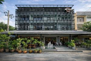 Myfriend Hotel, Trang