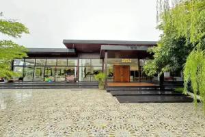 Huge Pool Villa with Private Lake, Ban Huai Yai Muk