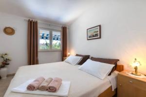 Bright and Spacious Apartment With Terrace in, Kastel Stafilic