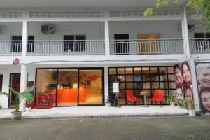 Easy Backpackers Paradise Mini-hotel, Sihanoukville
