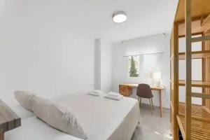 Family Beach Apartment With Pool, Marbella