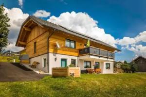 Praschhof Apartments, Bacher