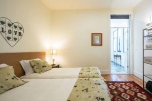 Apartamento A Francos Artist Painting 1, Porto