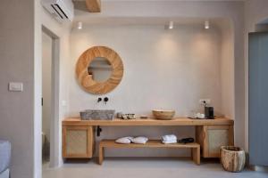IONIC Suites, Elia