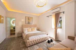 Aina Suites, Karterados