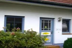 SOMMERTRAUM - KINDERFREUNDLICH - 3 Schlafzimmer, Garten, Bad und G-WC, Kaminofen Cottage, Zingst