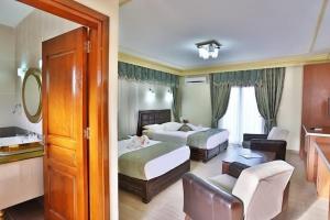 River Hill Pearl Hotel, Karavas