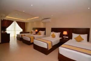 Grand 103, Kandy