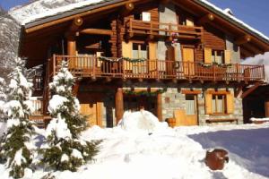 A Cozy Alpine Retreat Apartments, Antey-Saint-Andre
