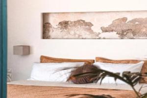 Esperanto seafront studio, Agia Marina