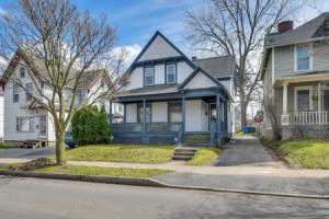 < 2 Mi to Hospitals & University: South Wedge Apt! Apartments, Rochester