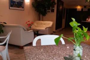 Paradise Inn, Karon