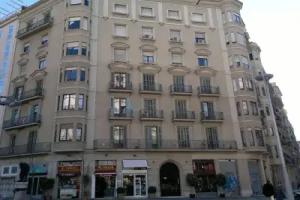 Ally's Guest House Barcelona B&B, Barcelona